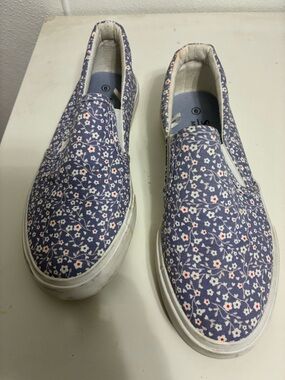 Serra women’s memory foam Slip-On Floral Canvas Shoes in Periwinkle Blue 9